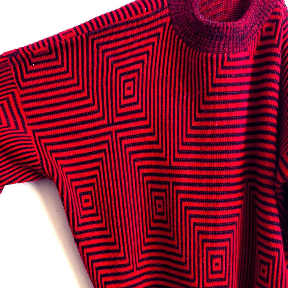 Trippy Sweater (Size X Large)